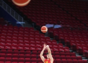 开云体育app-包含新疆队力克雷霆，张镇麟扛起全队的词条