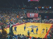 开云官方app入口-从美加墨世界杯焦点战到马刺碾压森林狼，跨越赛场的统治力哲学