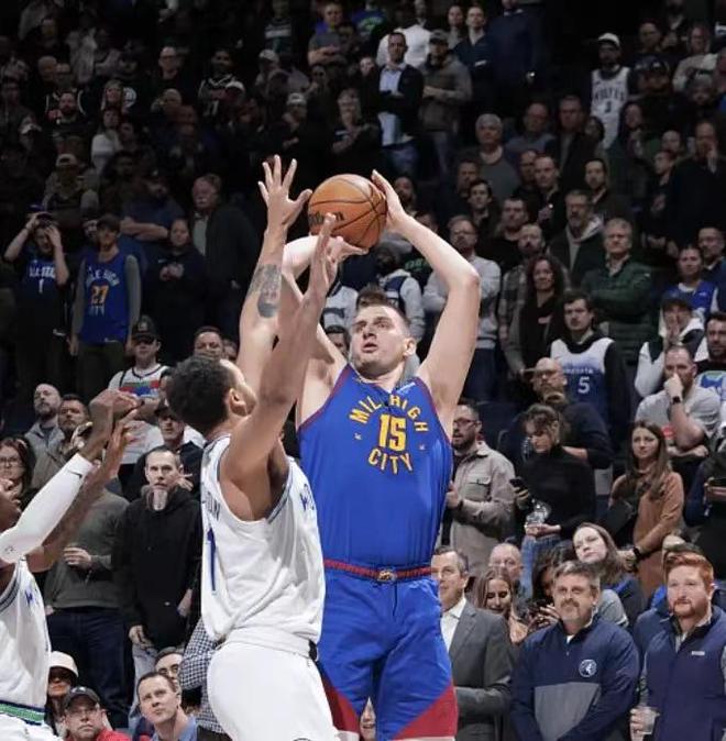 掘金逆转魔术,戈贝尔三分雨点燃全场 掘金逆转魔术,戈贝尔三分雨点燃全场