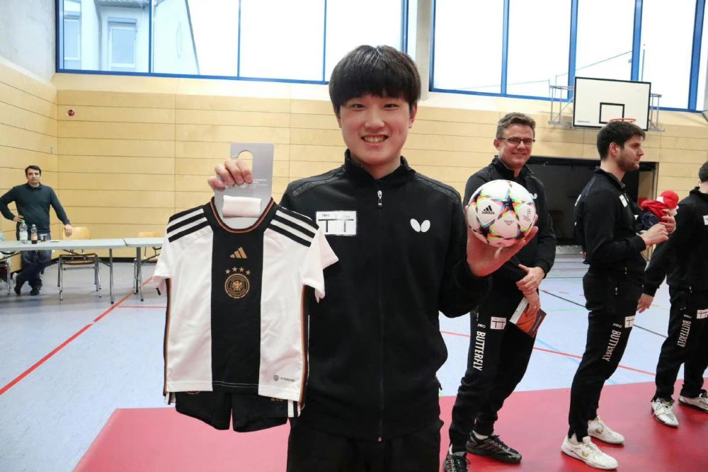 关于波兰乒乓球队完胜日本乒乓球队,奥恰洛夫统治全场的信息 关于波兰乒乓球队完胜日本乒乓球队,奥恰洛夫统治全场的信息