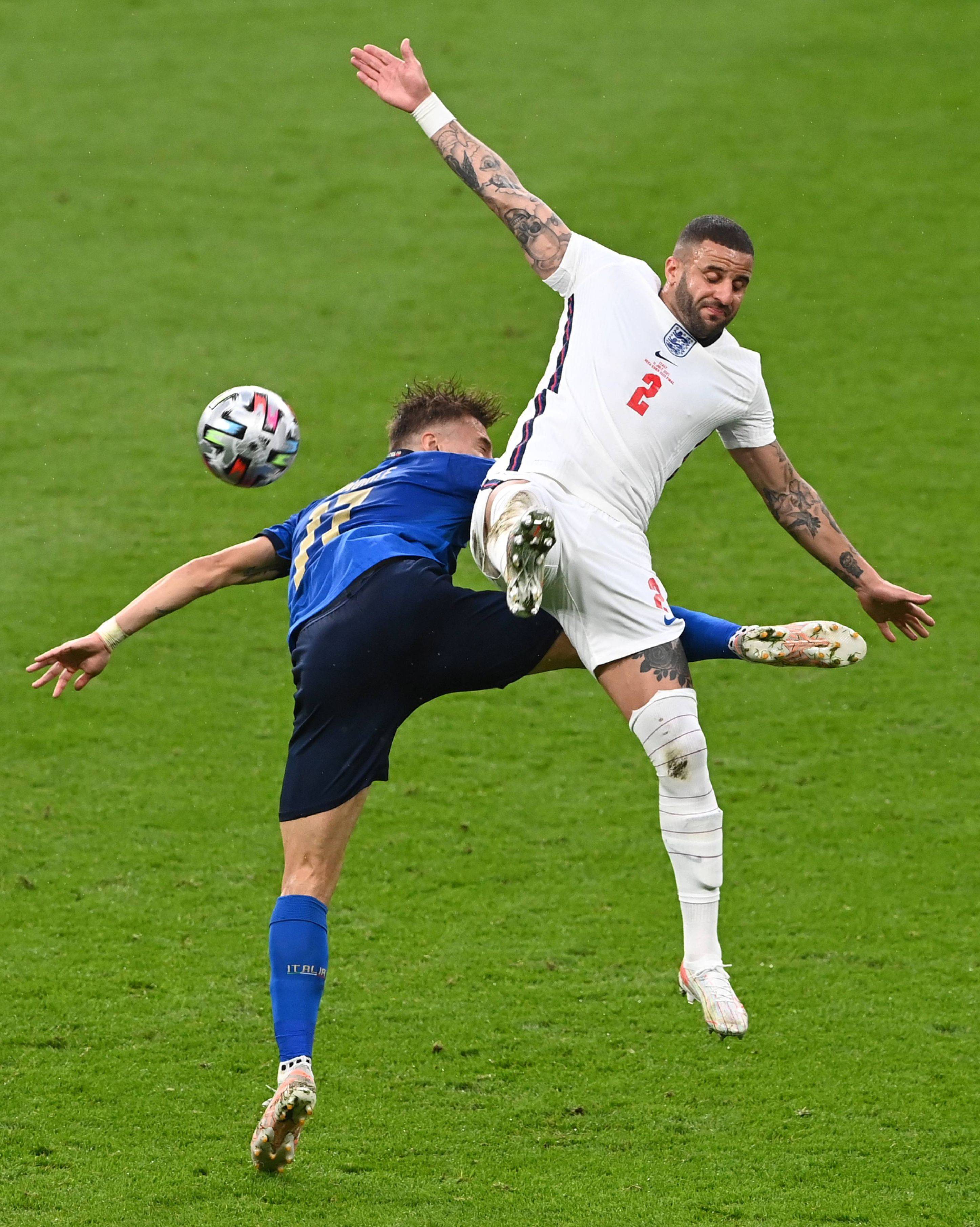 包含紧张刺激的足球赛场,胜负难料的词条 包含紧张刺激的足球赛场,胜负难料的词条