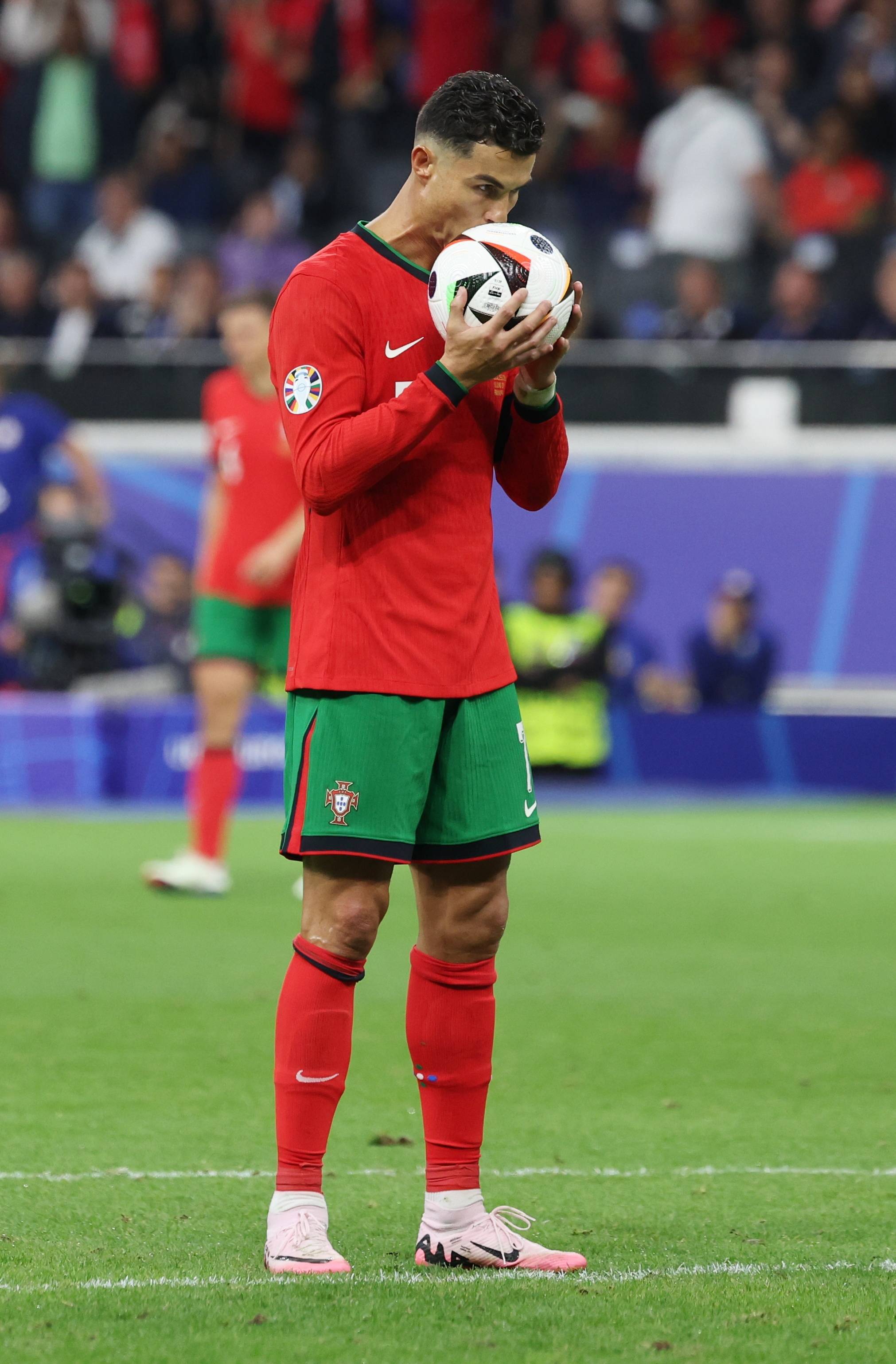 关于葡萄牙球员在比赛中表现出色的信息 关于葡萄牙球员在比赛中表现出色的信息