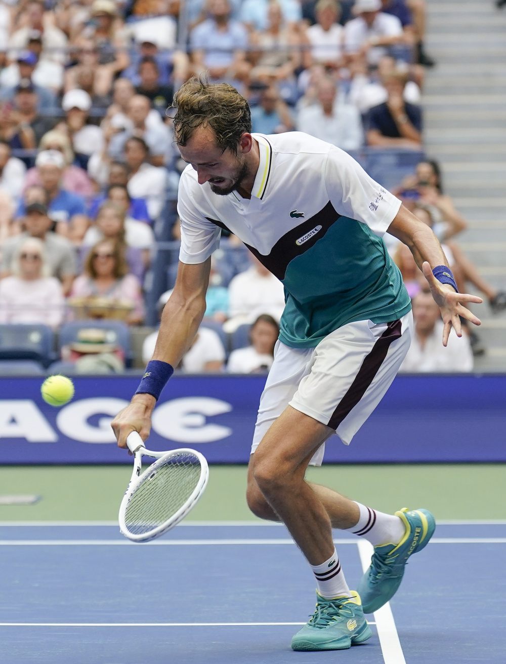 世界网球队爆冷美国网球队,梅德韦杰夫关键制胜的简单介绍 世界网球队爆冷美国网球队,梅德韦杰夫关键制胜的简单介绍