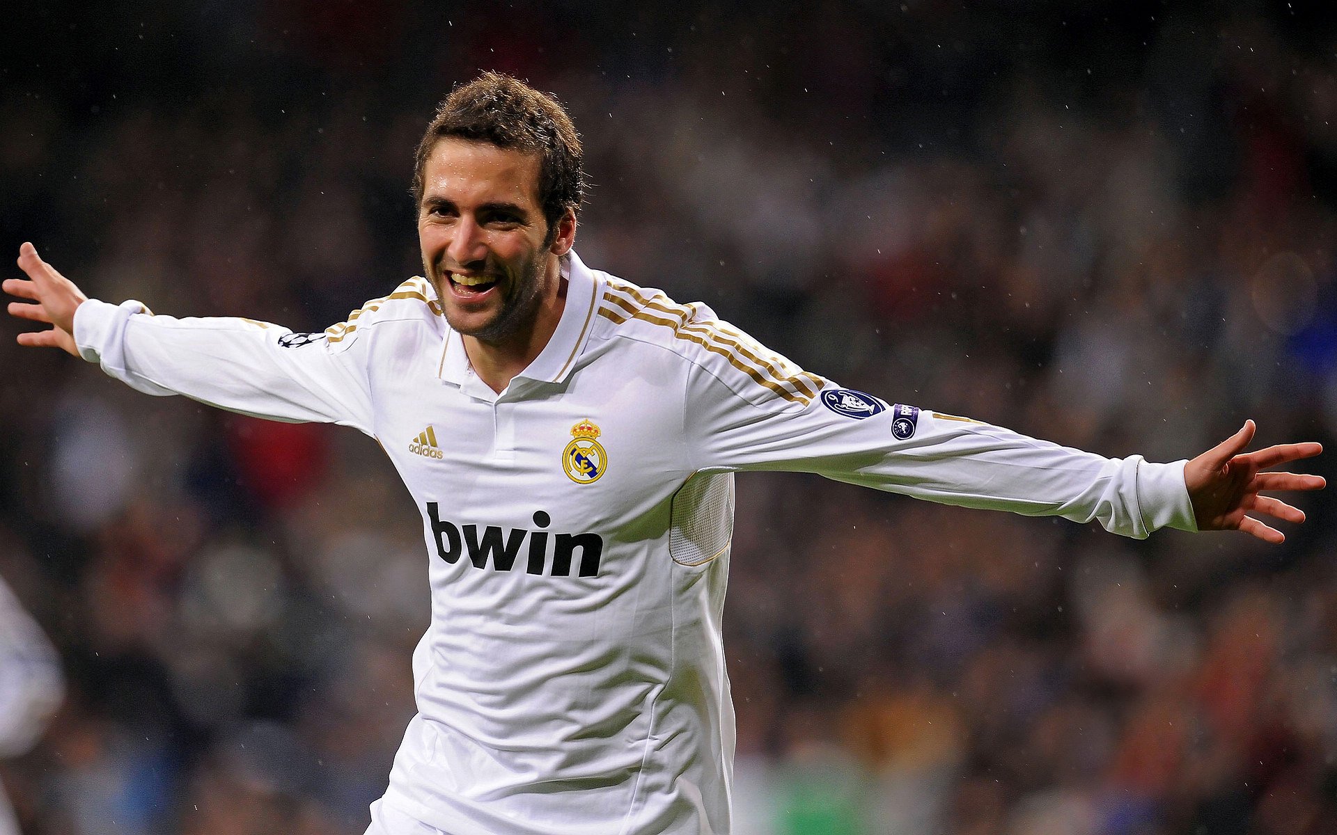 克瓦拉茨赫利亚闪耀全场，乌拉圭决胜塞内加尔锁定晋级