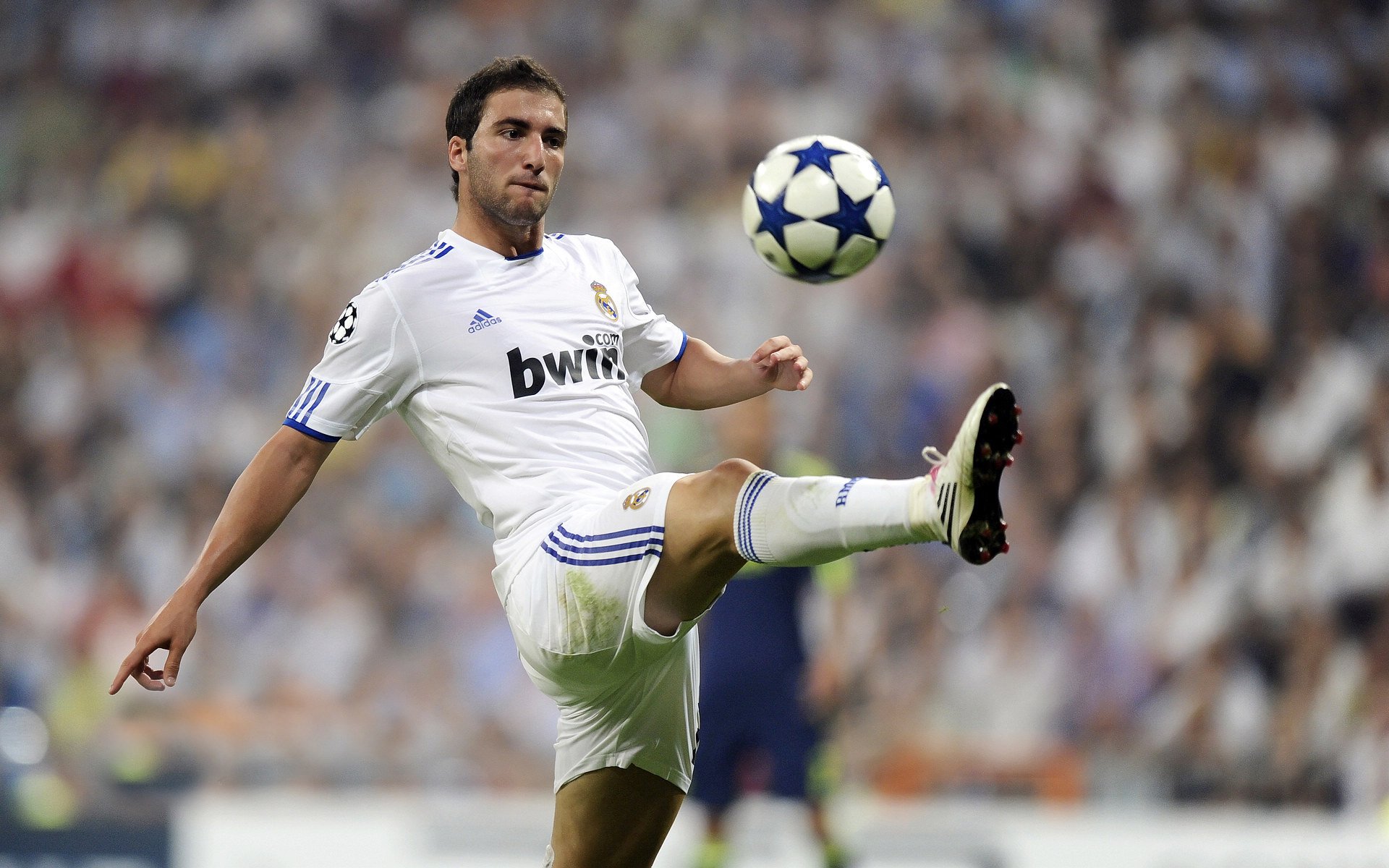 马刺压哨绝杀！贝恩关键节点连续得分逆转深圳队