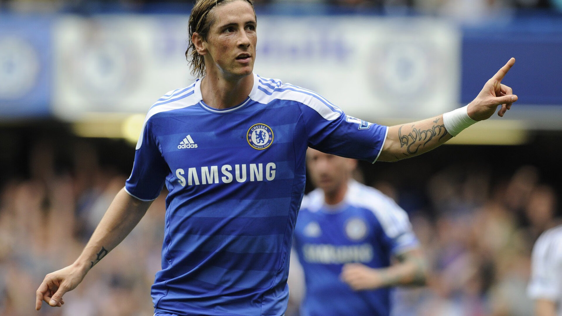 英超争冠焦点战，新疆队险胜马刺