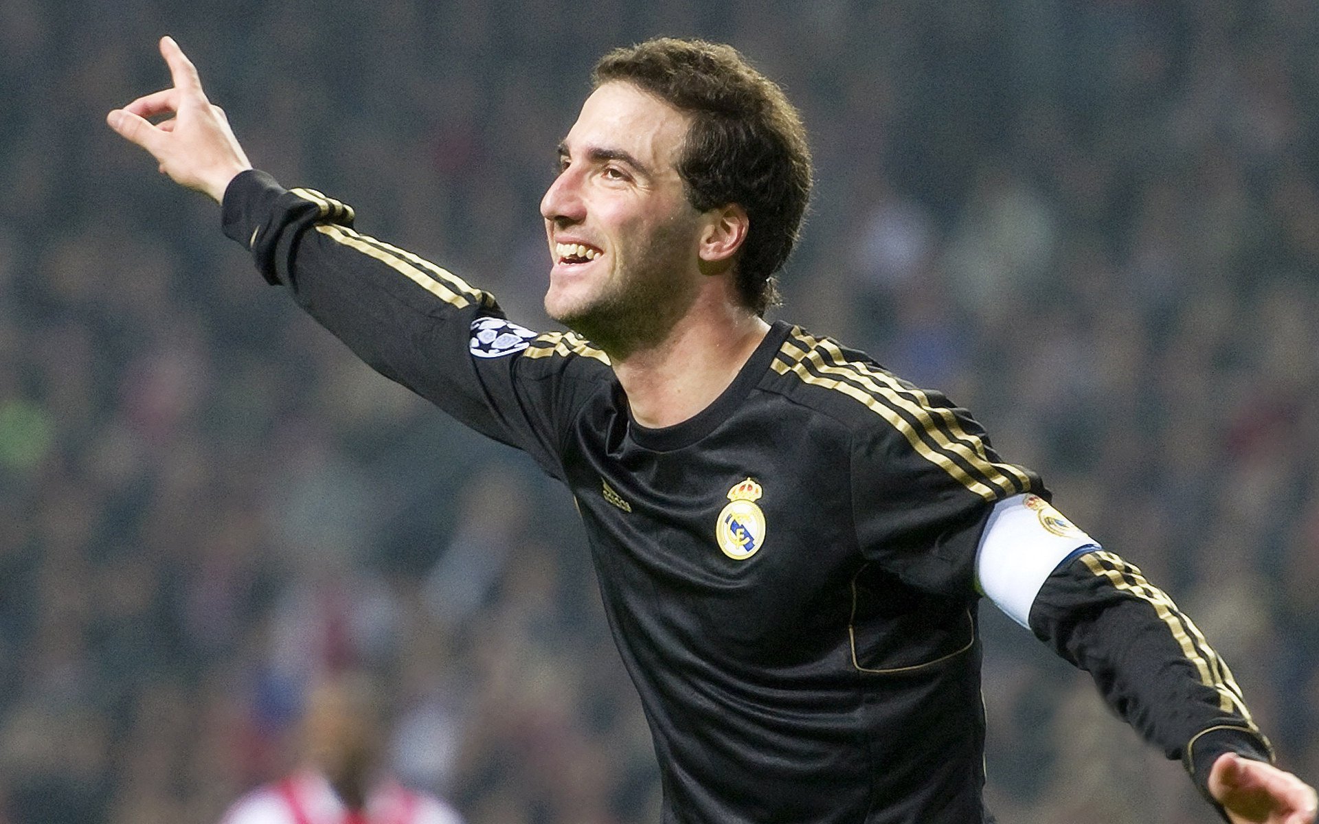 欧冠淘汰赛焦点战，秘鲁轻取墨西哥