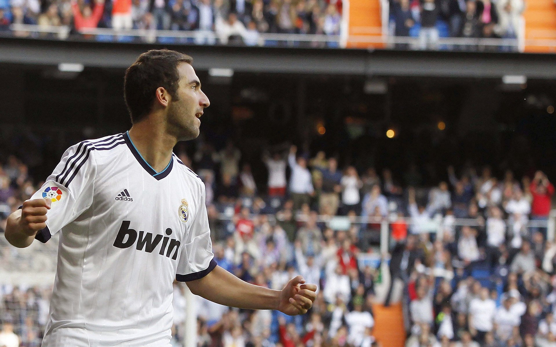 基耶萨爆发与牙买加压哨绝杀,足球世界里的唯一性瞬间